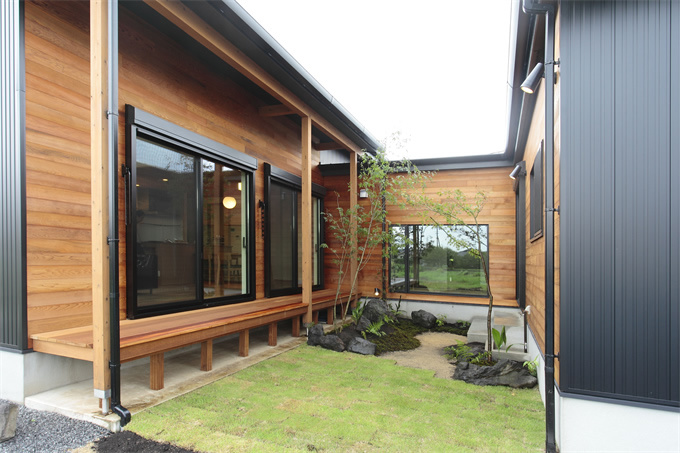 平屋施工例1 コの字と中庭の家 施工事例 E平屋net イー平屋ネット